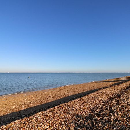 High Tide Villa Cowes  Bagian luar foto