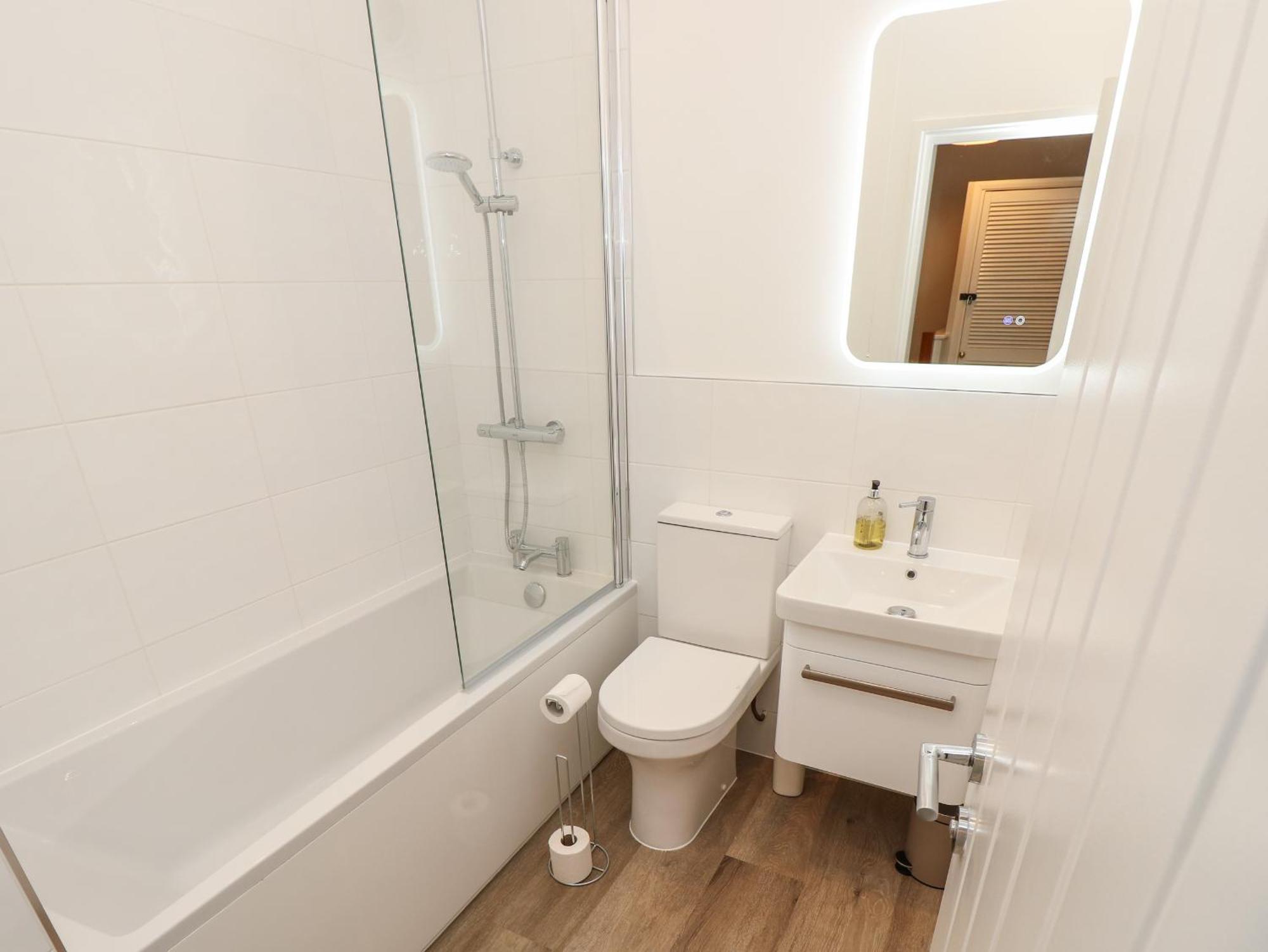 High Tide Villa Cowes  Bagian luar foto