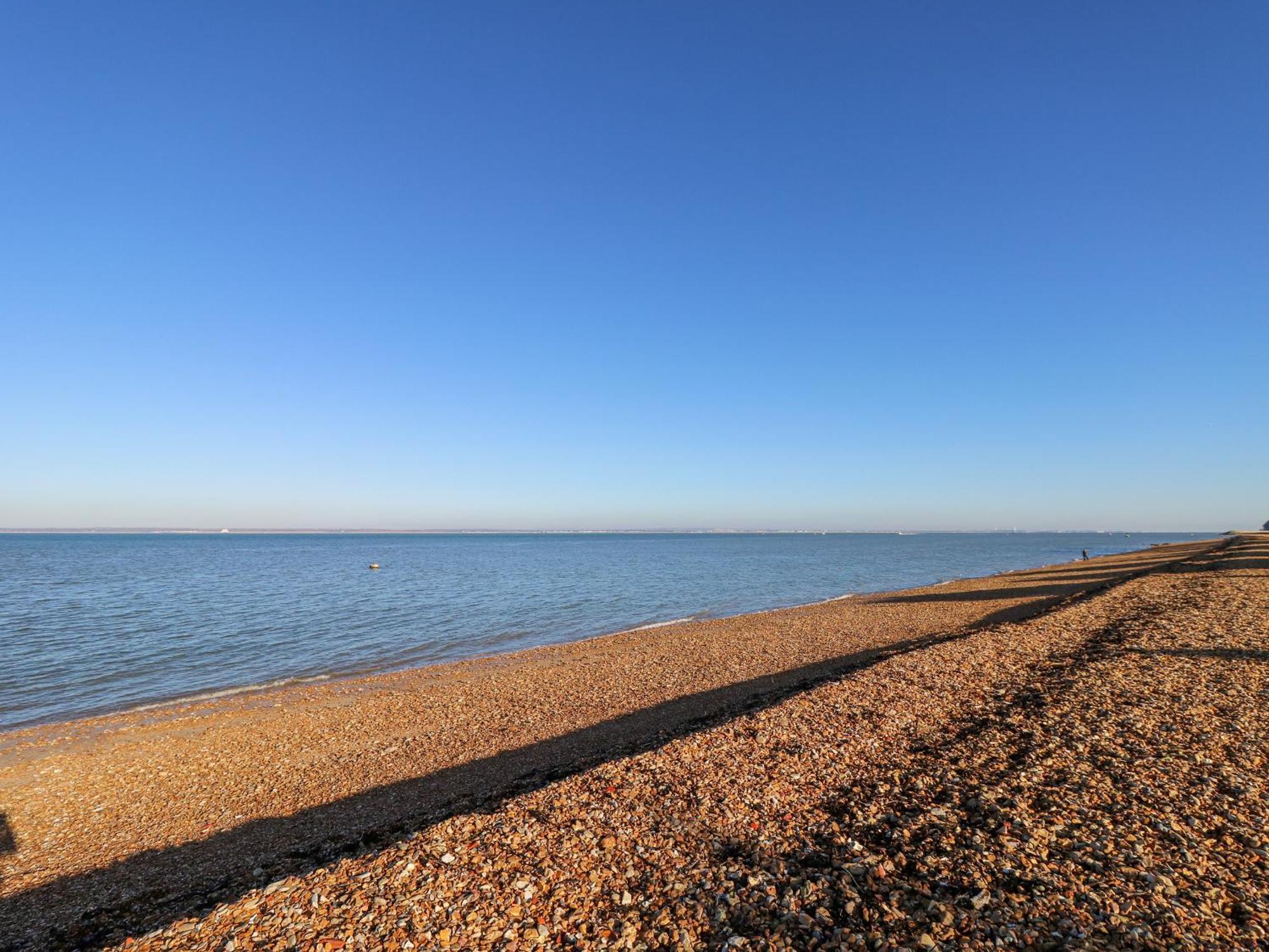High Tide Villa Cowes  Bagian luar foto