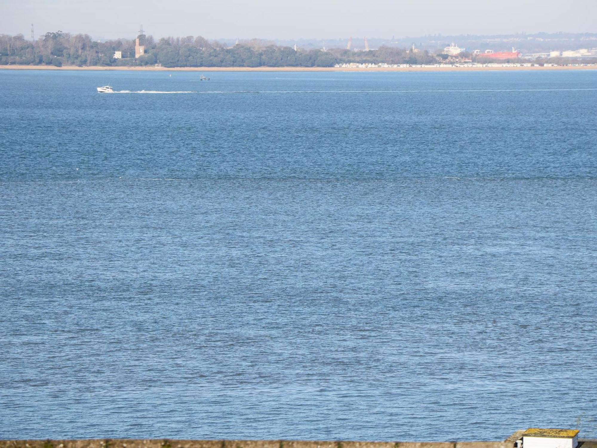 High Tide Villa Cowes  Bagian luar foto